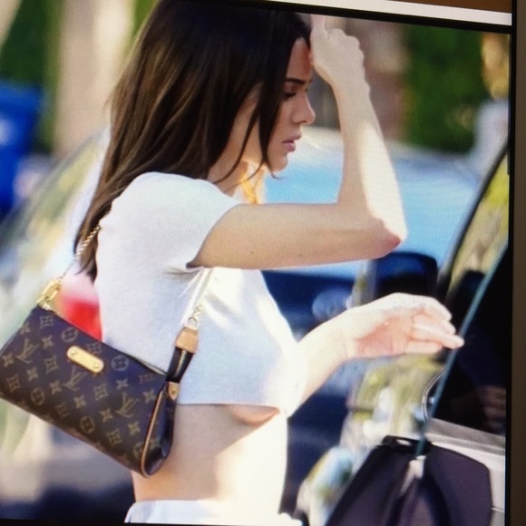 🌸🌸 RETIRED🌸🌸 Louis Vuitton Eva Crossbody - Picture 3 of 13